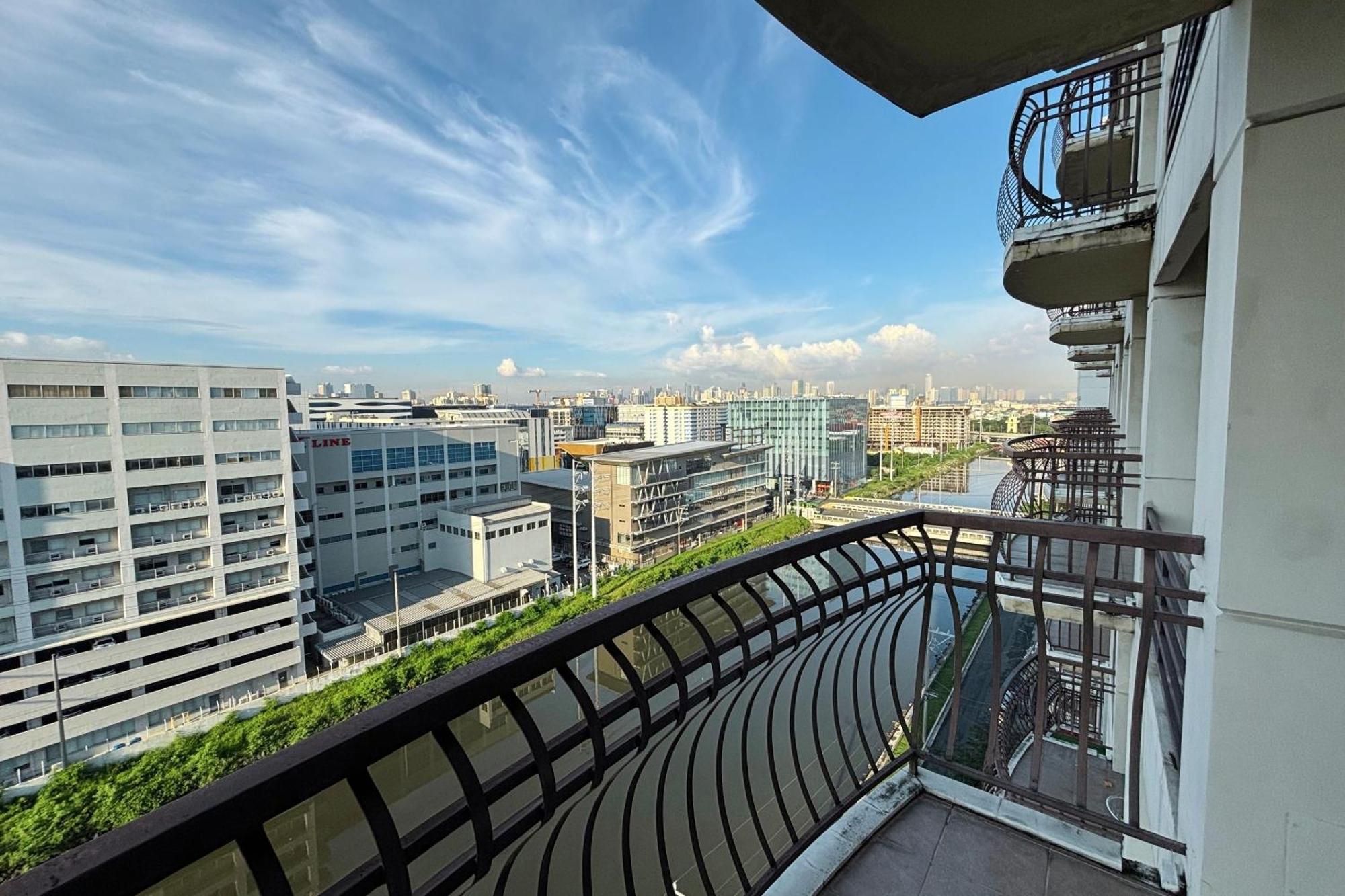 Extremeli Suites Manila Powered By Cocotel Exterior foto