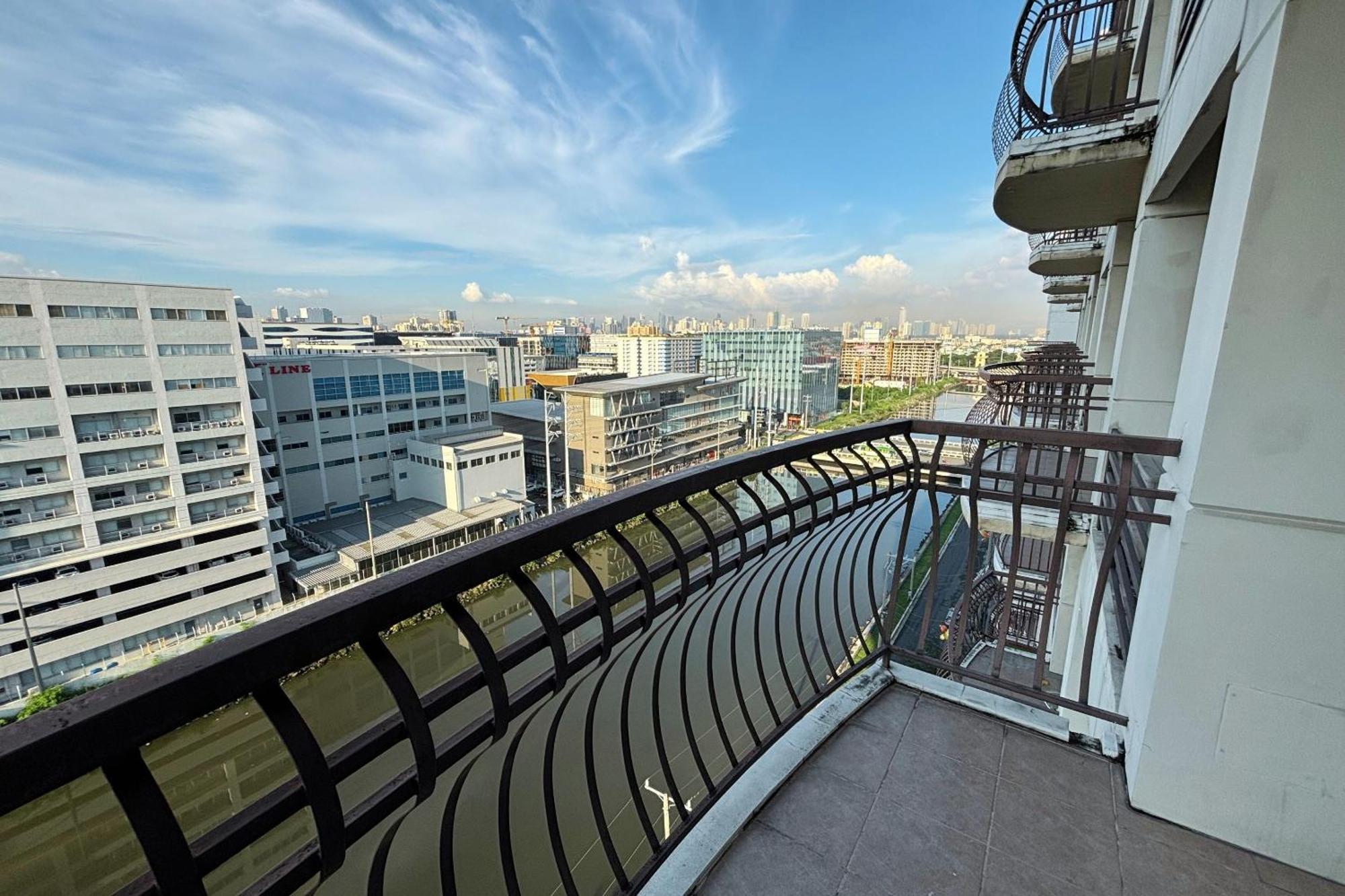 Extremeli Suites Manila Powered By Cocotel Exterior foto