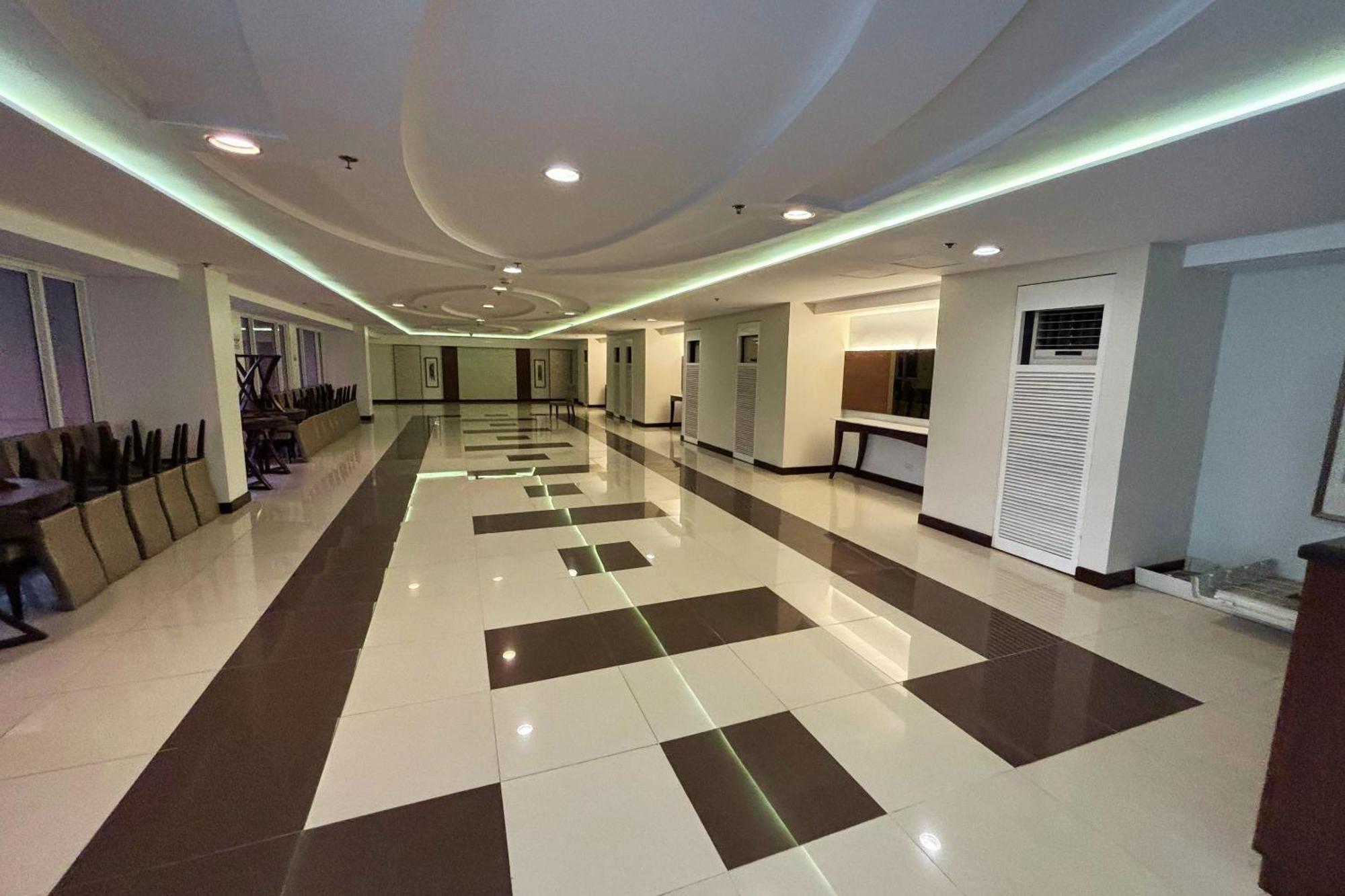 Extremeli Suites Manila Powered By Cocotel Exterior foto