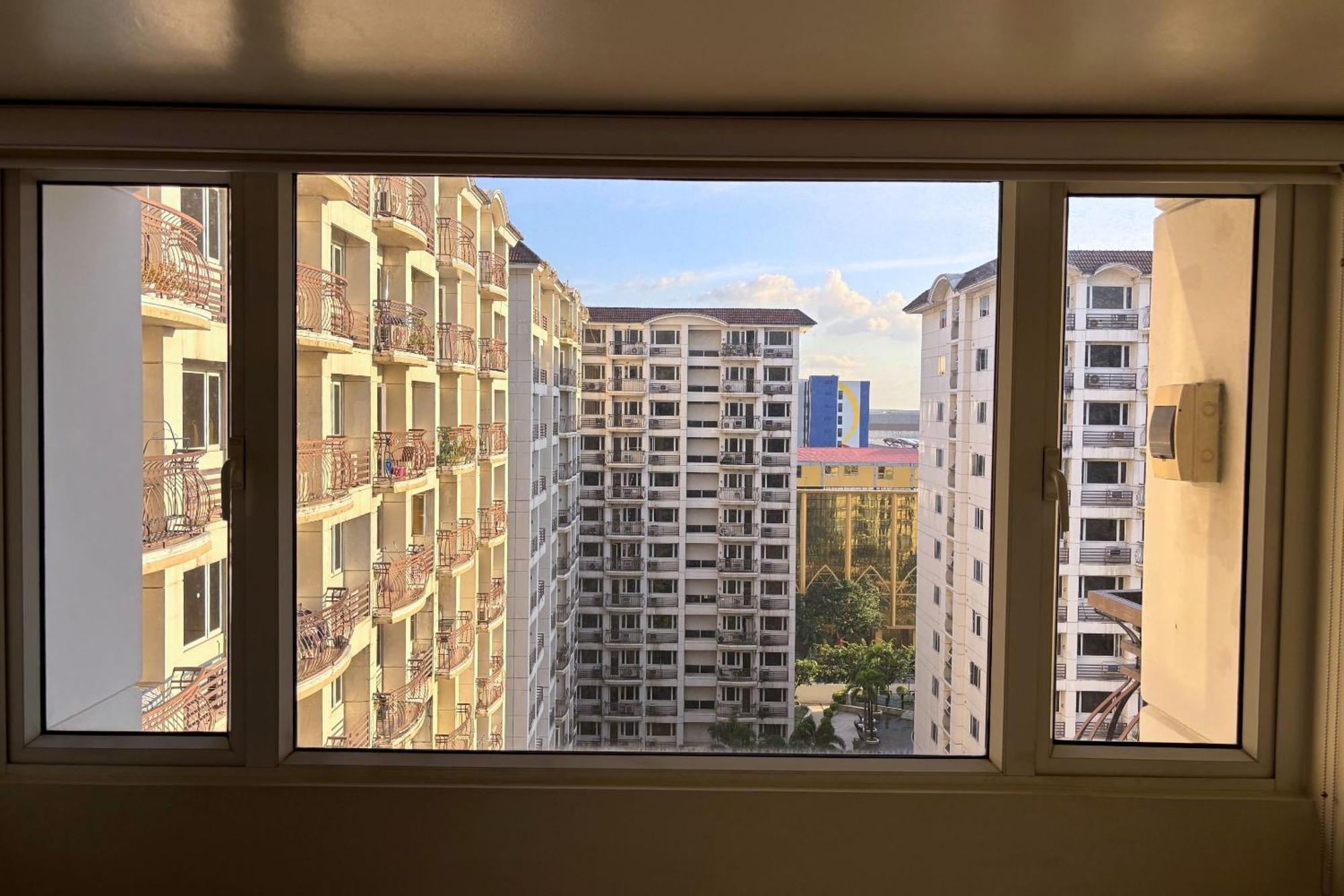 Extremeli Suites Manila Powered By Cocotel Exterior foto