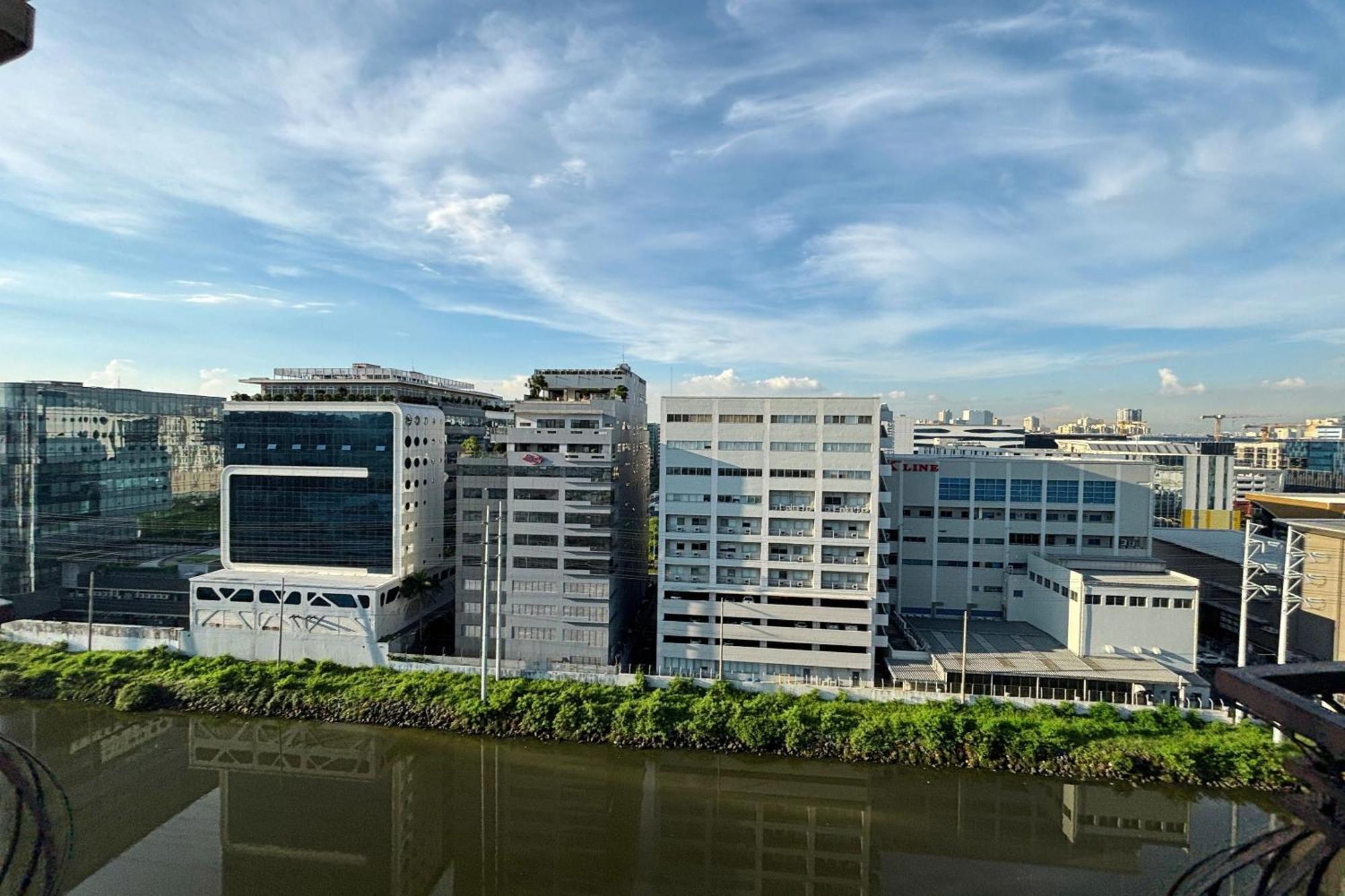 Extremeli Suites Manila Powered By Cocotel Exterior foto